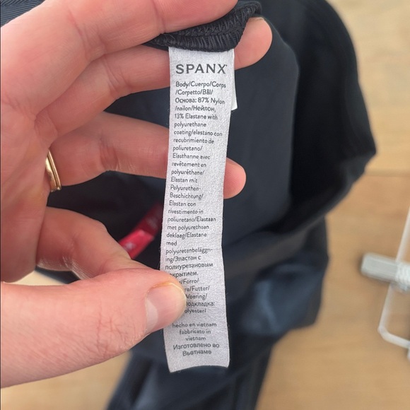 SPANX Faux Leather Leggings - Picture 7 of 7